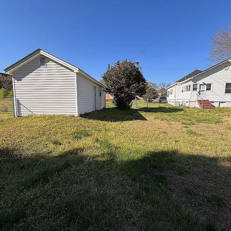 204 Hampshire Ln, Clover, SC 29710